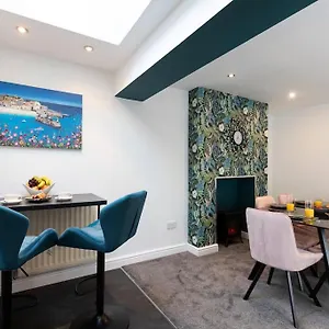 Town Centre & The Comforts! Holiday home
